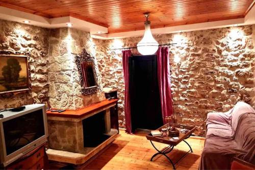 Vlacherna House | Πέτρινο εξοχικό στο Δάρα