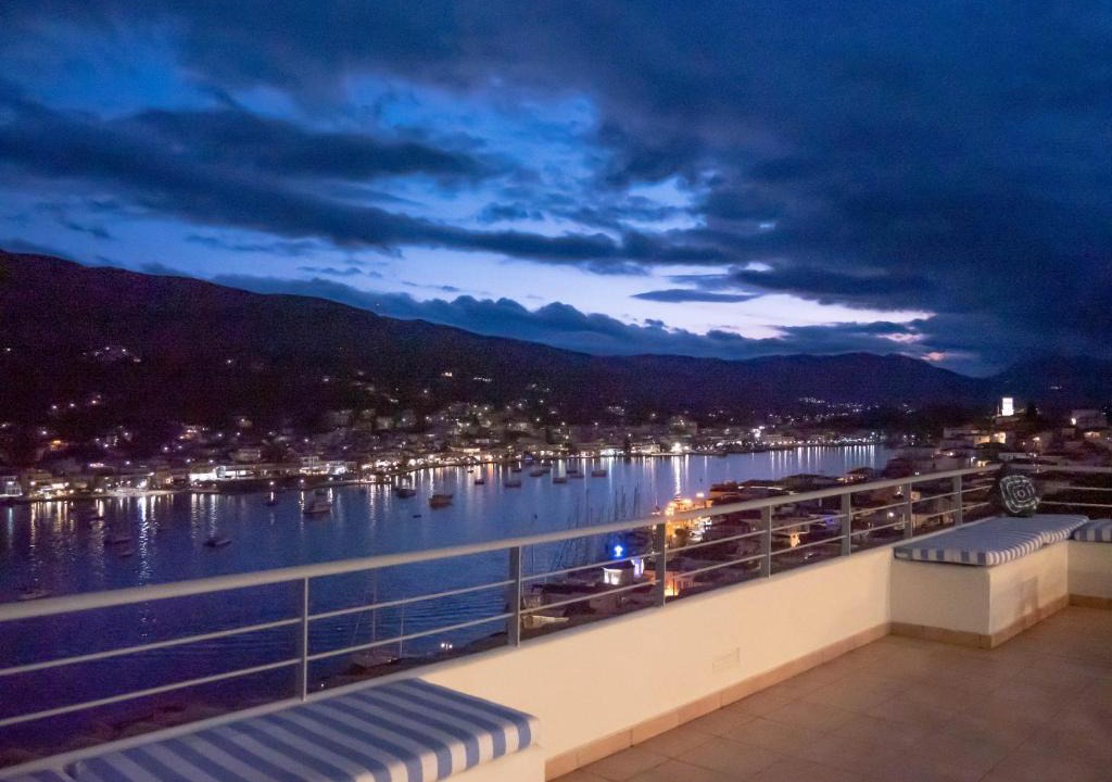 Poros House | 180° view maisonette No.2