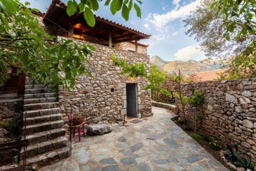 Lefktron Villa | 19th Century Stone Villa, Serence Garden! - Athina's Villa Mani