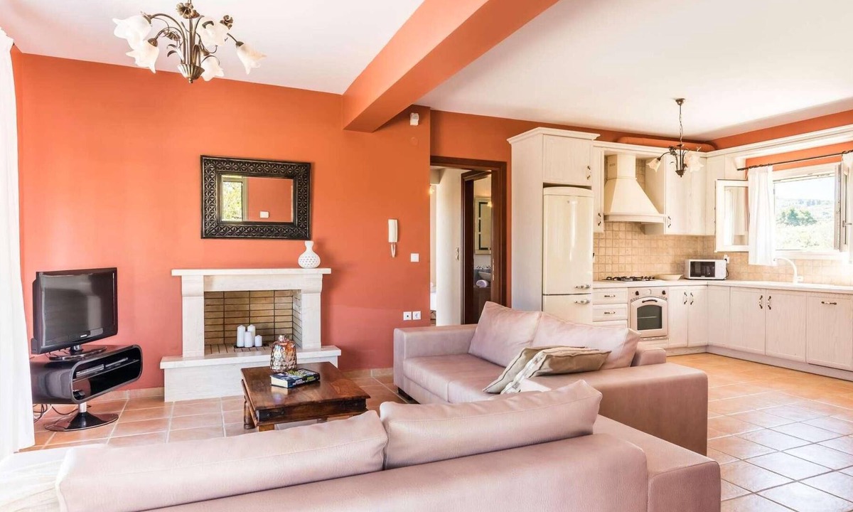 Kavallos Villa | 2 bed villa with pool and distant sea views