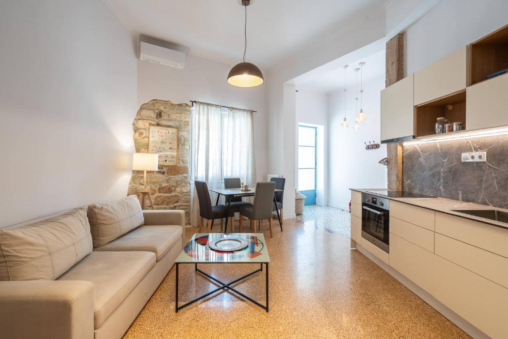Filopappou Apartment | 2BR Apt 20 Mins From Acropolis with Washer & Dryer
