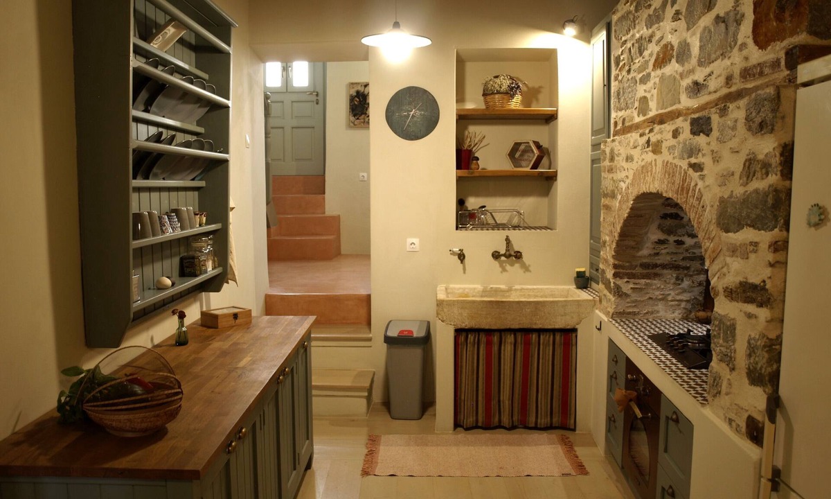 Ermoupoli House | A 19th century stone-built house in downtown Ermoupolis.