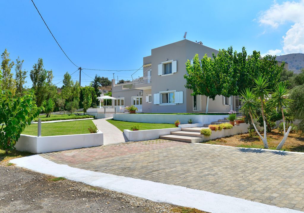 Mathes Villa | A 5 Bedrooms Cozy Villa With Private Pool, 1.4km From Georgioupolis