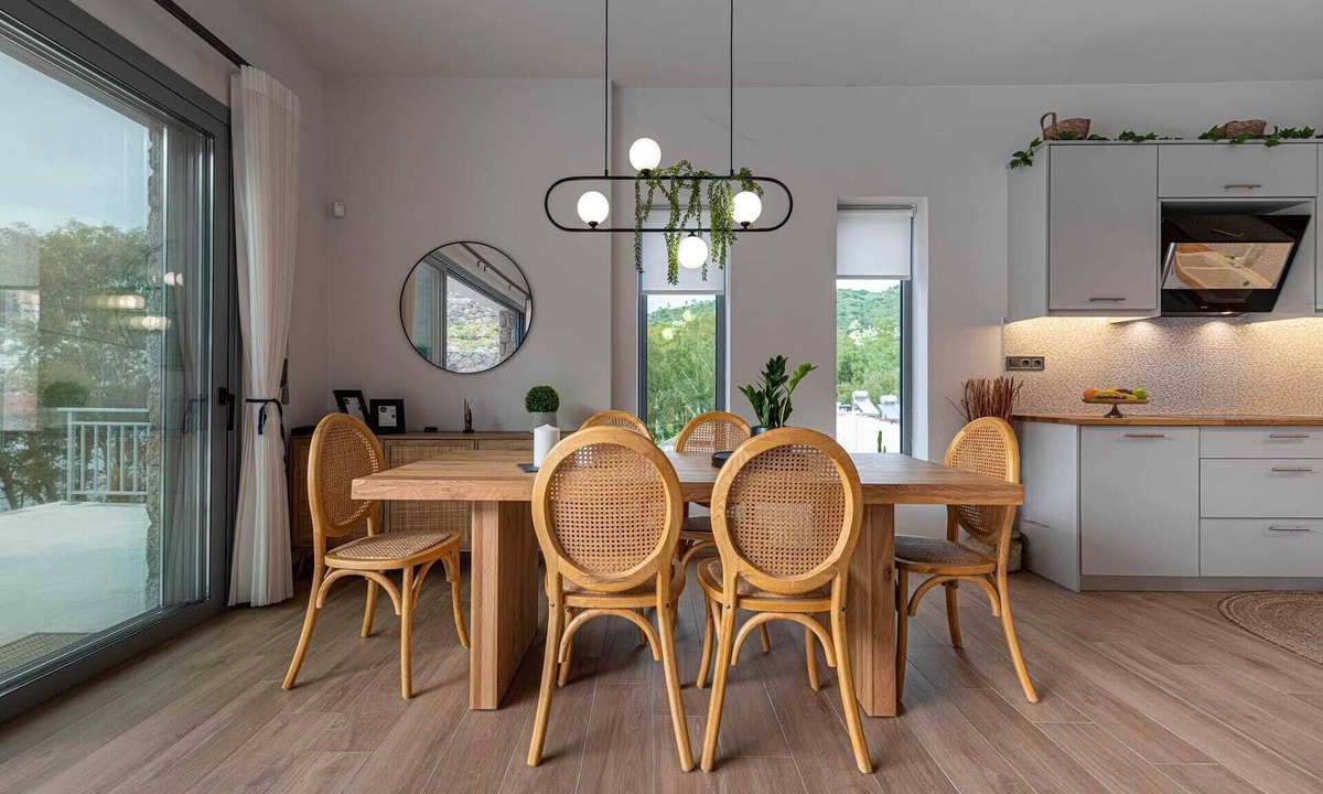 Kontos House | A fabulous brand new villa literally a splash away from the sea.