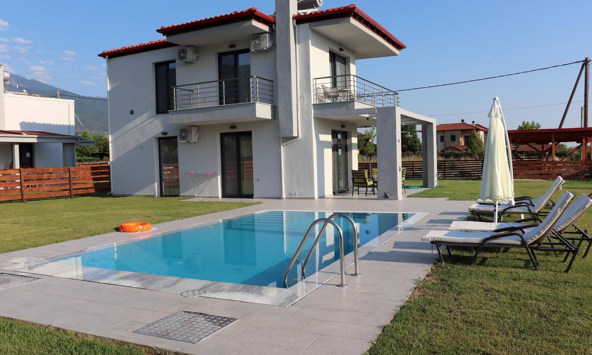 Skotina House | A small, ideally located resort with private pools.