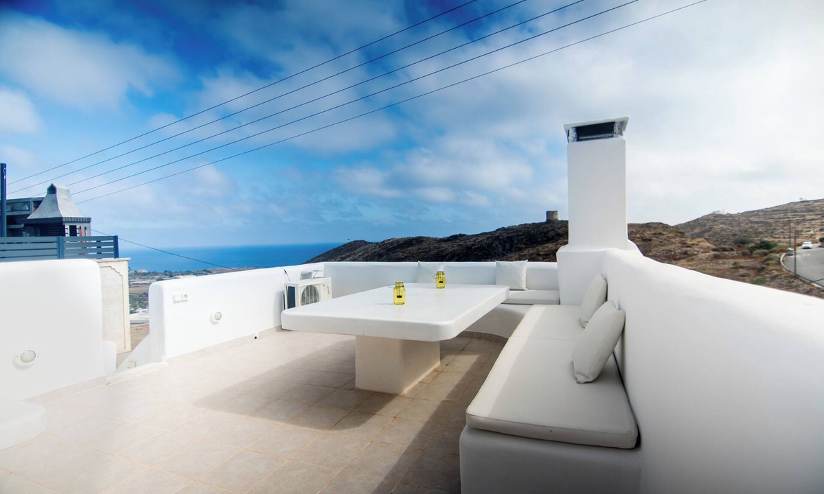 Akrotiri Apartment | Akrotiri Castle View