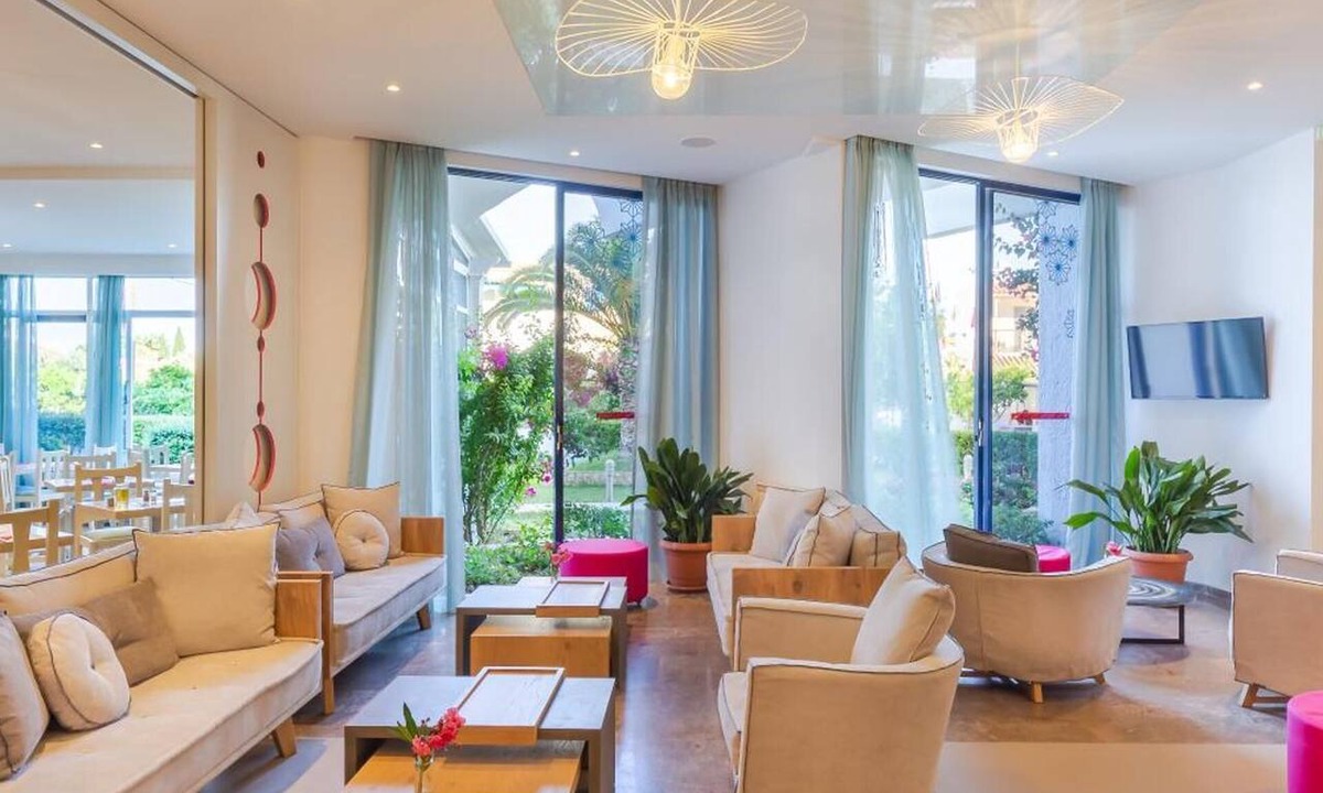 Messonghi Hotel | Albatros Hotel