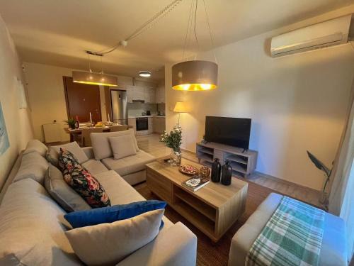 Alimos Apartment | Alimos Skyline Balcony Home