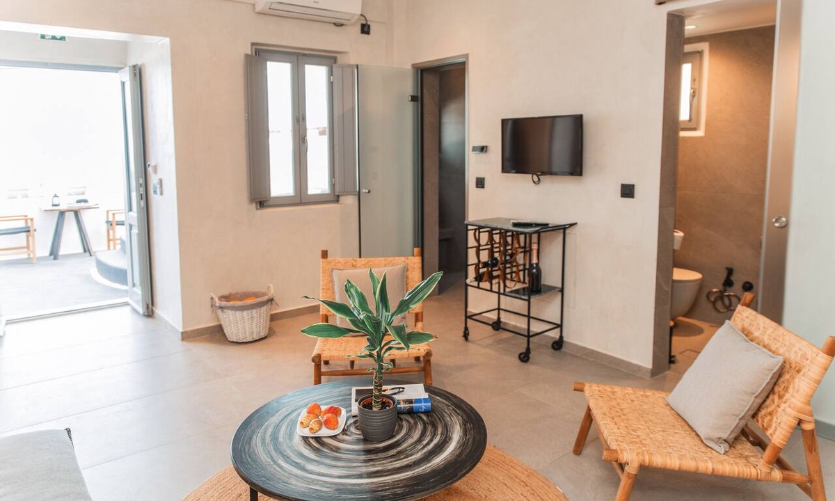 Kamari Hotel | Almyra Oia Suites