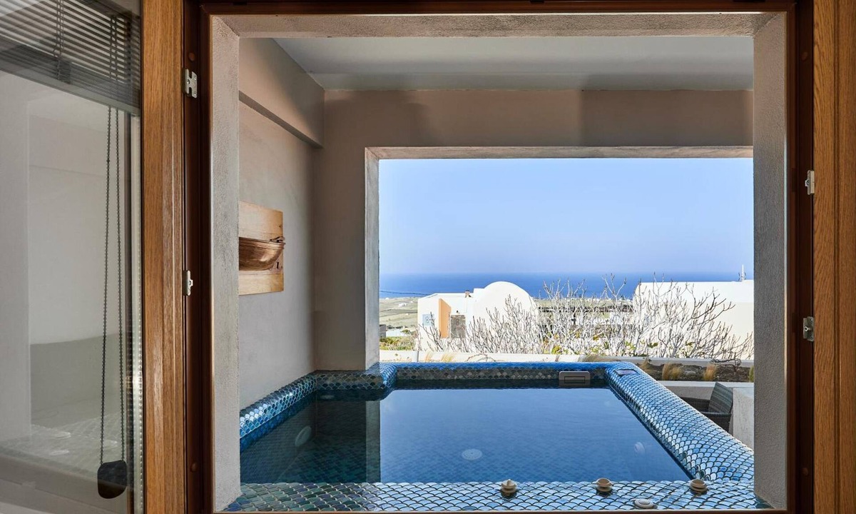 Finikia House | Alyvia Suites