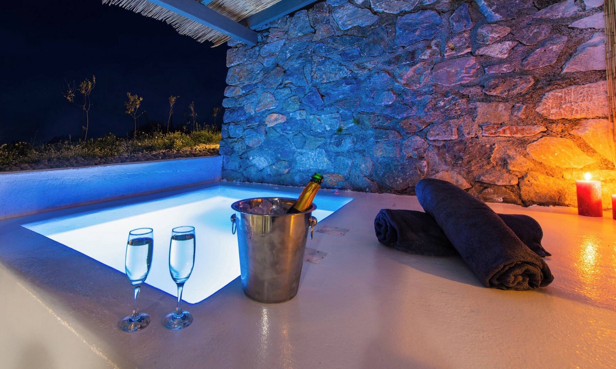 Agios Georgios House | Amanecer Apartments – Levantes | Romantic Jacuzzi Apartment