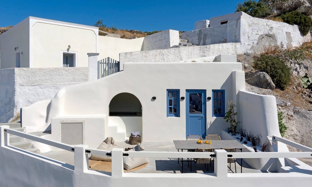 Vothon Apartment | Amazing Santorini Suite | Hecate Suite | Private Hot Tub | Spacious Furnished.