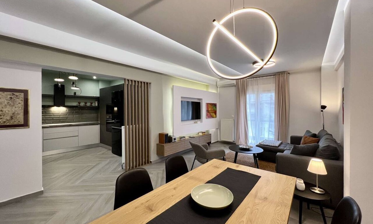 Thessaloniki City Centre Apartment | Amazonia: Stylish artistic apartment