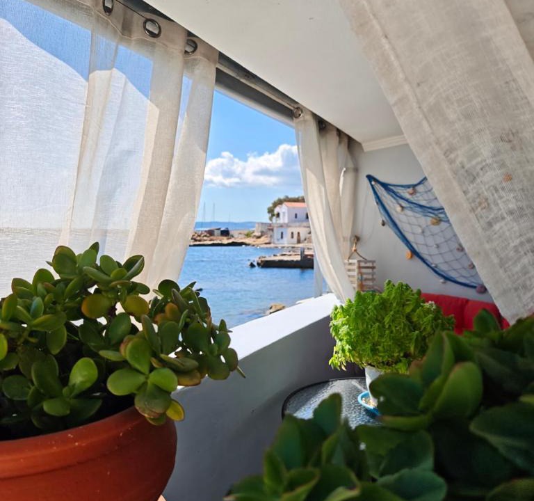 Agia Ermioni House | Anatoli - Beachfront House - Magical Sunrise Views - Chios