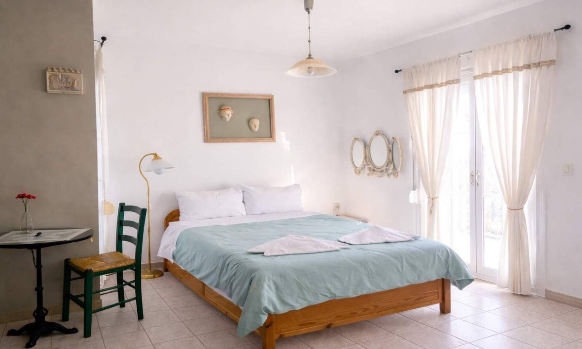 Nees Pagases Condo | Ancient Vibe - Seaside Stay w/Balcony near Volos