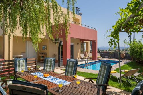 Kato Galatas Villa | AnnaBoutique Villa Beach, Heated Private Pool & BBQ