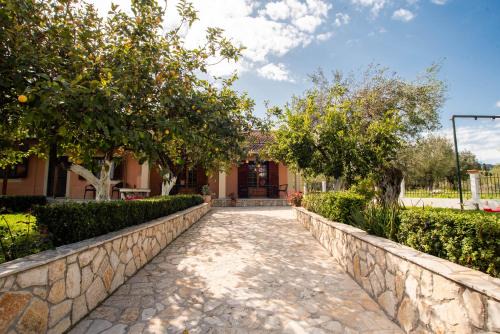 Lefkimmi Apartment | Anthoula's garden apartments