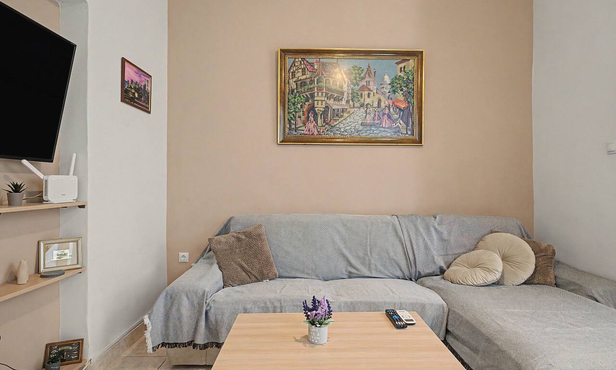 Attiki Apartment | Apartment 'Colonus' with Shared Terrace, Wi-Fi and Air Conditioning