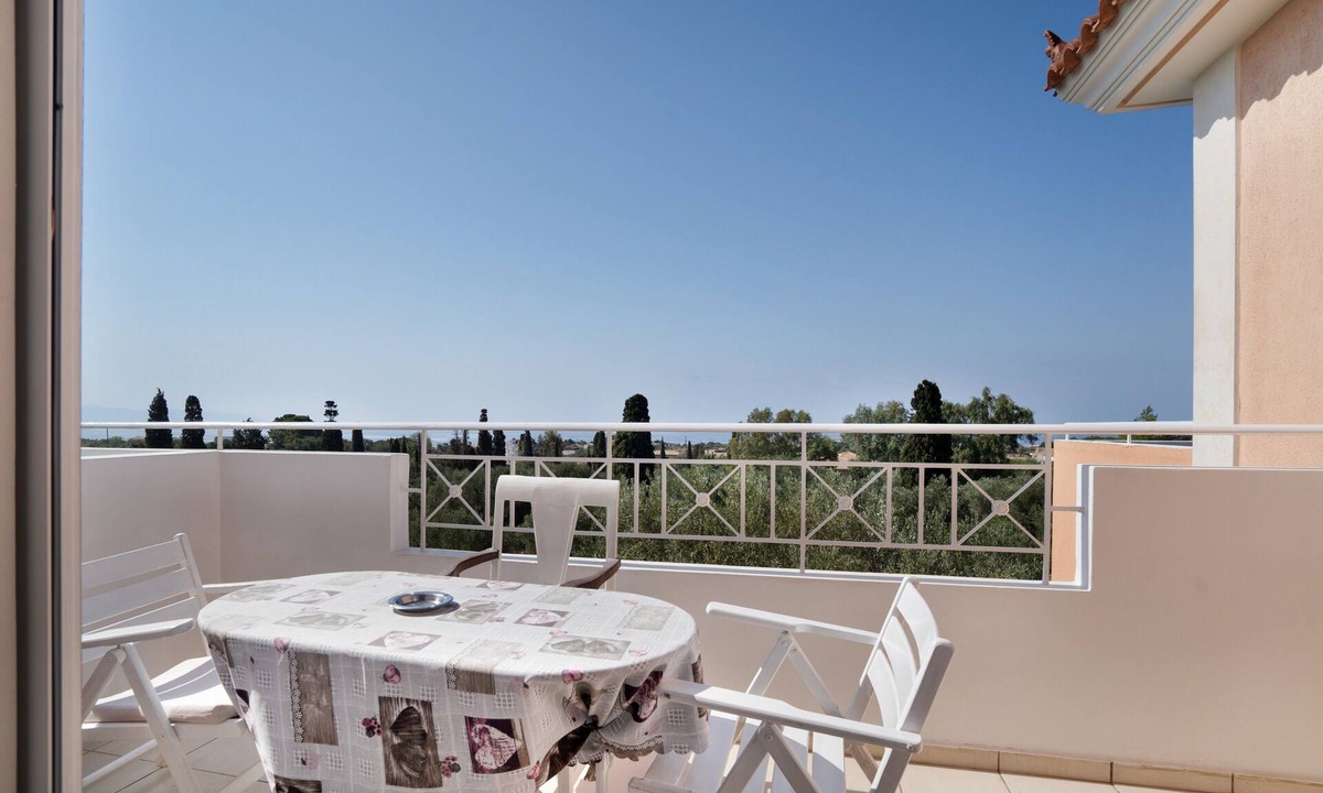 Ntomata Apartment | Apartment 'Garden View 1' with Shared Pool, Wi-Fi and Air Conditioning