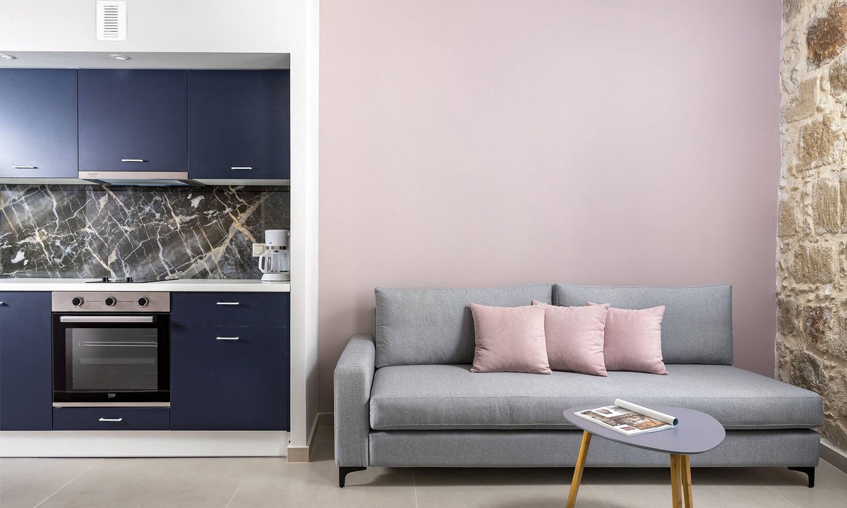 Old Town Apartment | Apartment in a neoclassical building in the heart of town