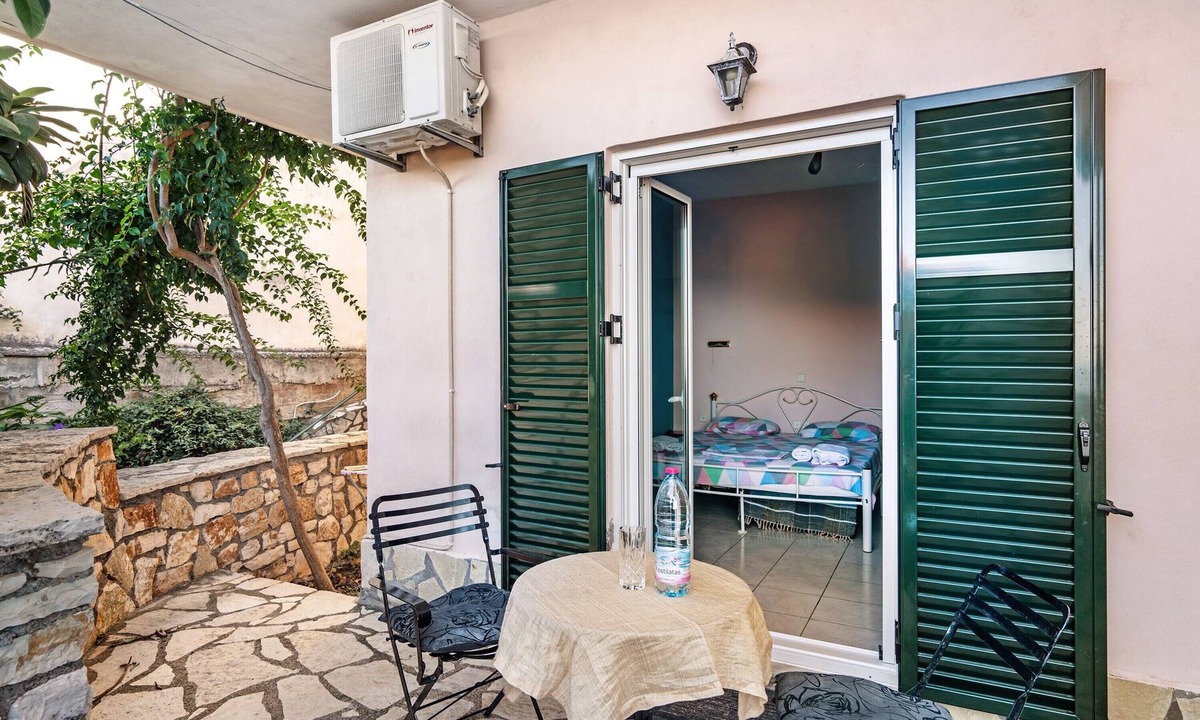Agios Ioannis Apartment | Apartment "Lefkothea 3" with Sea View, Balcony & Wi-Fi