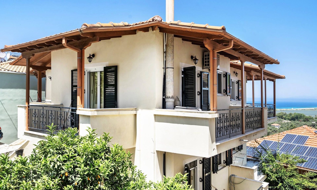 Agios Ioannis Apartment | Apartment "Lefkothea 4" with Sea View, Balcony & Wi-Fi