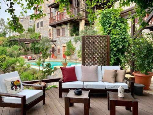 Marathon House | Apartment on the rocks , with sea view