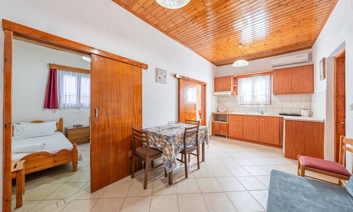 Kavos Apartment | Apartment 'Quadruple Standard Aparment 1' with Shared Terrace, Wi-Fi and Air Conditioning