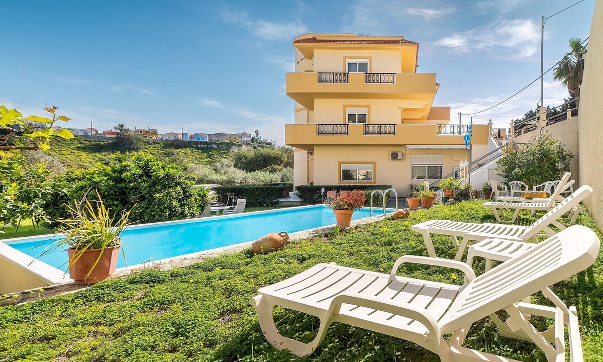 Kallithea House | Apartment 'Rafaela's House' with Shared Pool, Wi-Fi and Air Conditioning