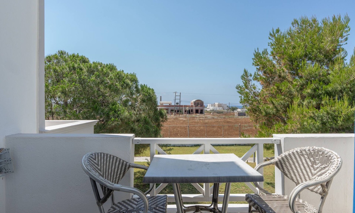 Agios Georgios Apartment | Apartment 'Studio in A Family Hotel' with Wi-Fi and Air Conditioning