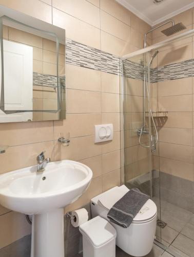 Himare Hotel | Aphrodite's Garden
