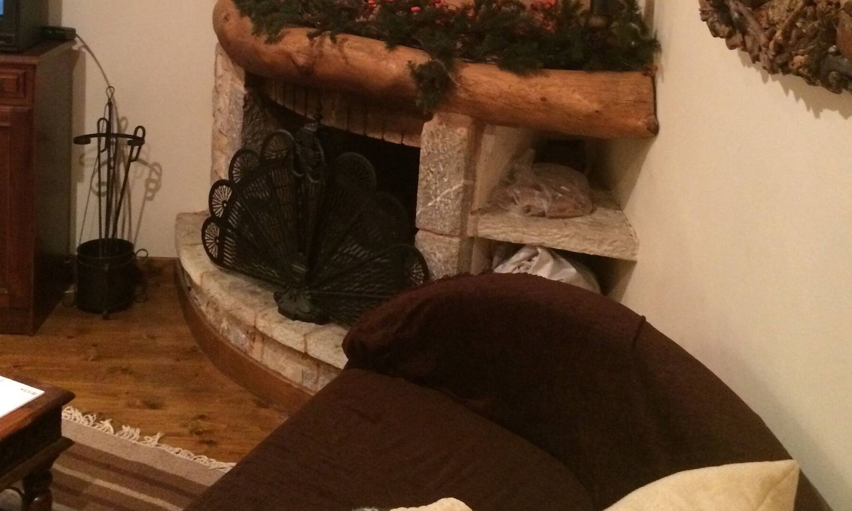 Arachova House | Arachova boutique office suite-Ski Stay 3 & get 1 free