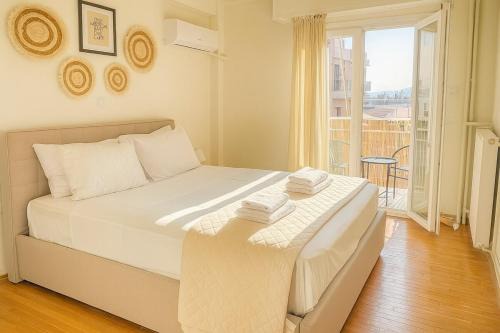 Athens Apartment | At Polyla 3BR Apartment 10m Walk to Metro