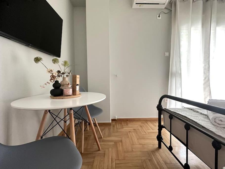 Ampelokipoi Apartment | Athenian Cosy Gateaway