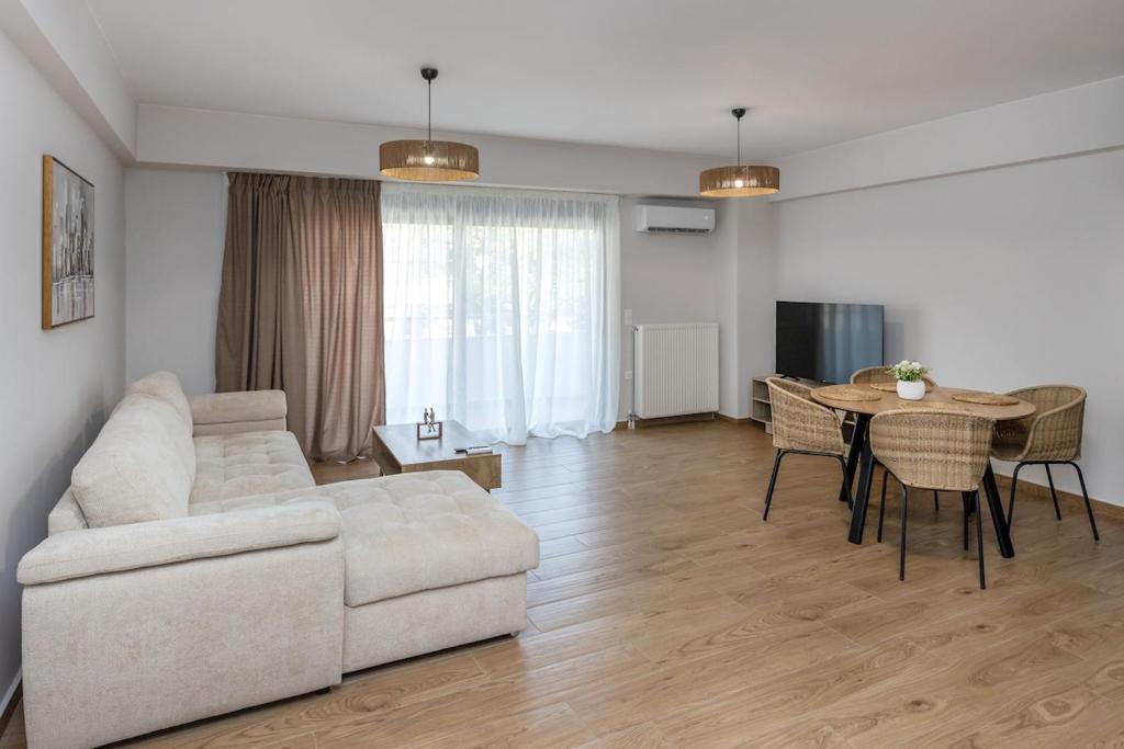 Attiki Apartment | Athens Urban House