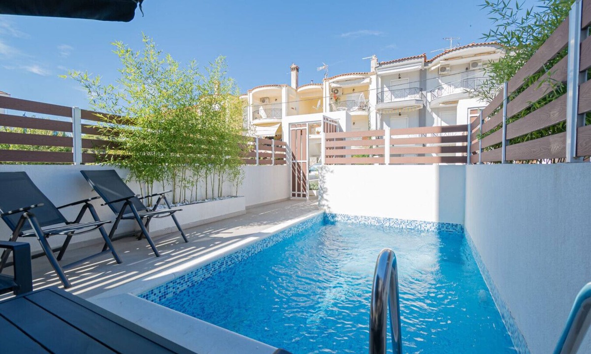 Kallithea House | Aurora Maisonette by RentalsPro