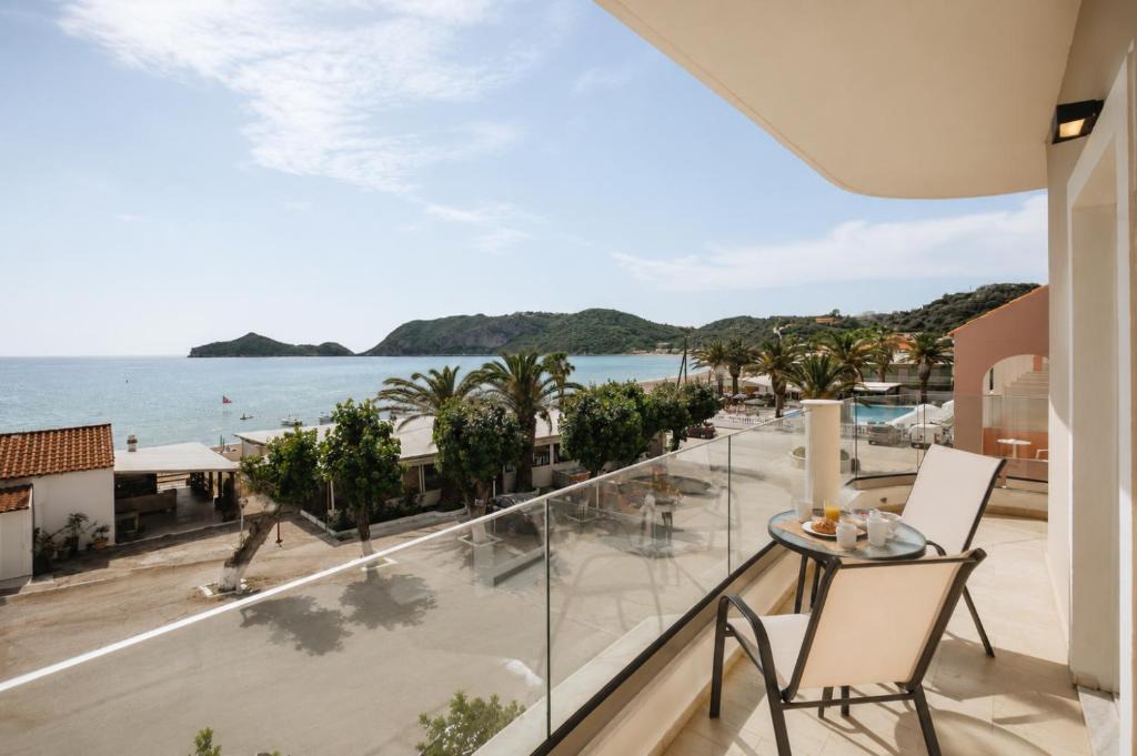 Agios Georgios Pagon Apartment | Azure Mare Studios