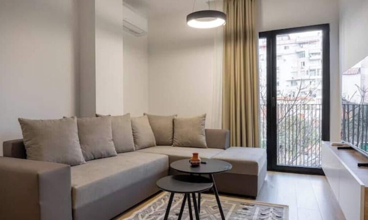Tirana Apartment | Barrikada-E – Central Apartments with French Balcony in Walkable Tirana