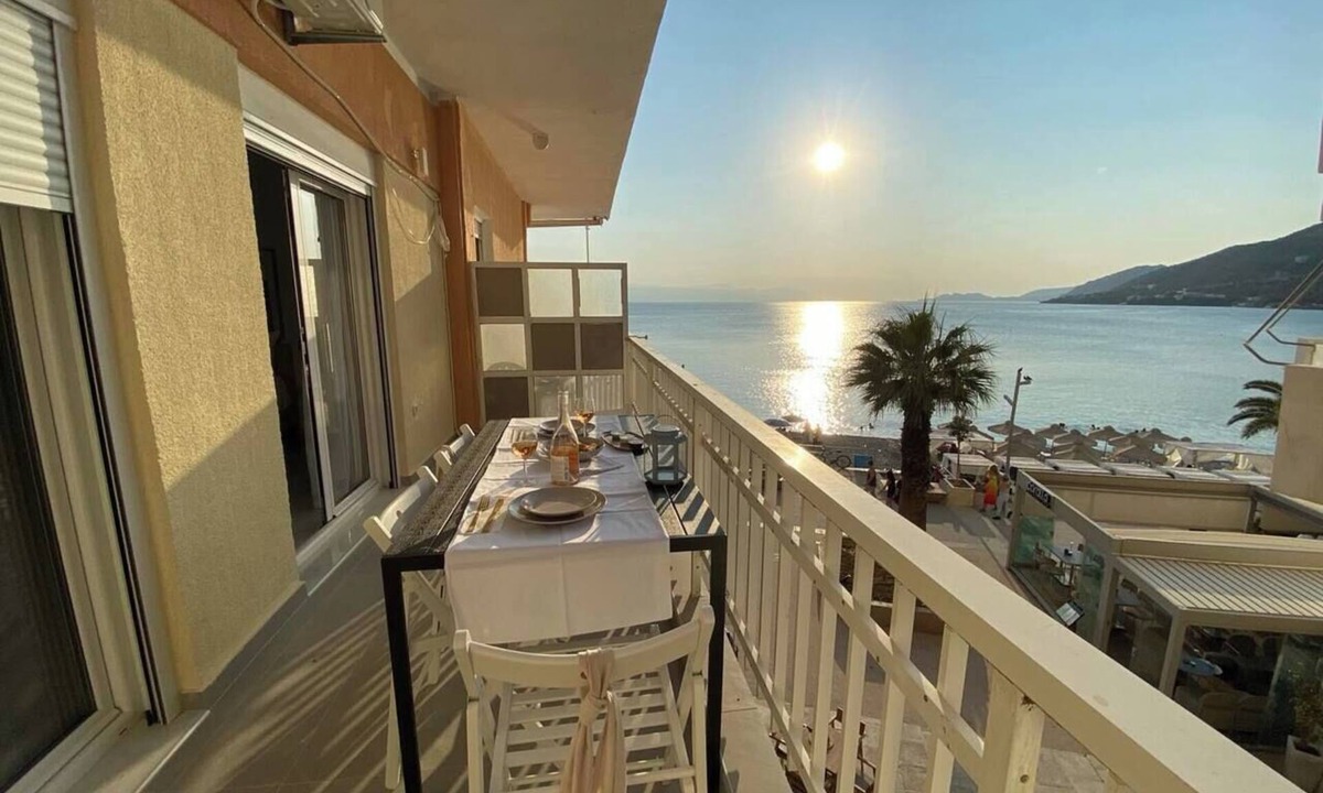 Loutraki Apartment | Beachfront 2Bedroom Flat SeaView