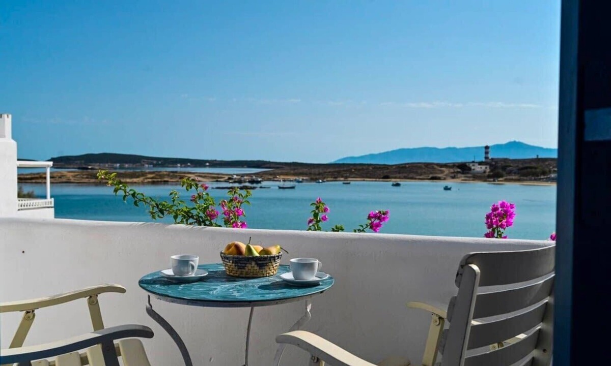 Naousa Bed & Breakfast | Beachfront Bocamviglies Room-Naoussa Aegean Gem