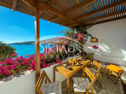 Karavostasis House | Beachfront Cycladic House