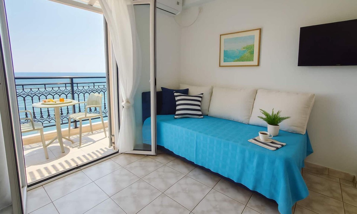 Agia Pelagia Apartment | Beachfront Panorama Aprtmnt - Kythira Seafront Gem
