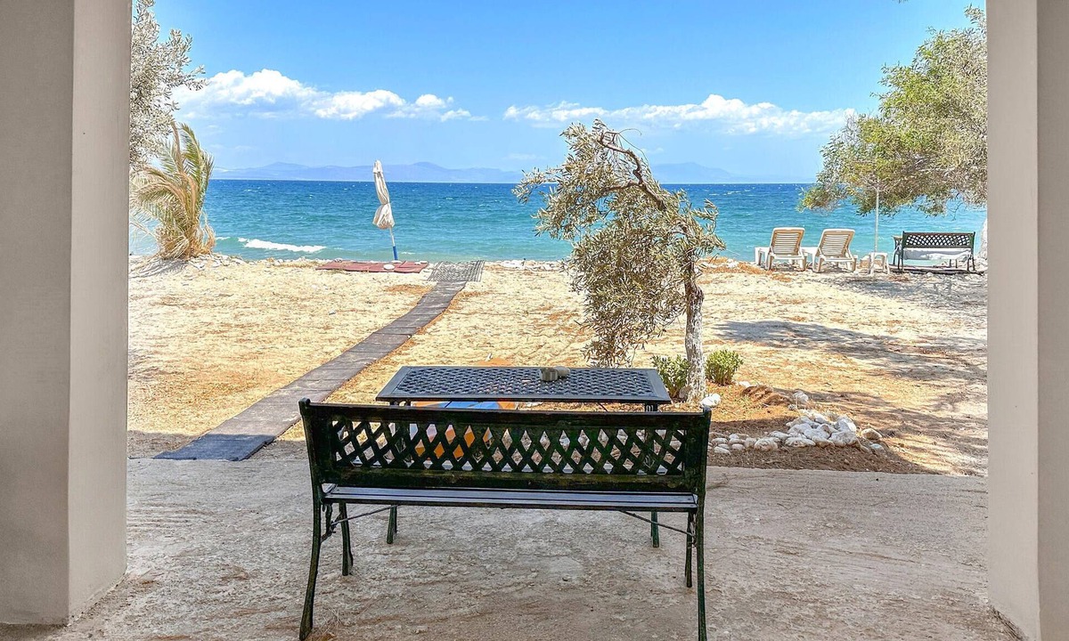 Paralia Apartment | Beautiful apartment in Astros Kynourias with WiFi