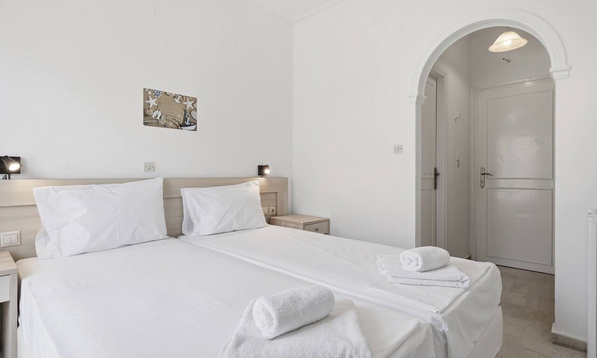 Kavos Bed & Breakfast | Bed and Breakfast 'The Kavos Sandy Inn-Double Room' with Shared Pool, Wi-Fi and Air Conditioning