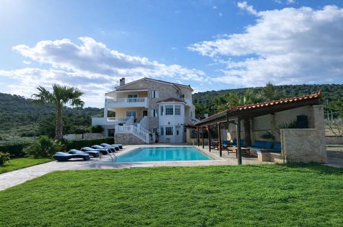 Kontos Villa | Bella Villa with Private Pool & Sea View Ideal for Groups