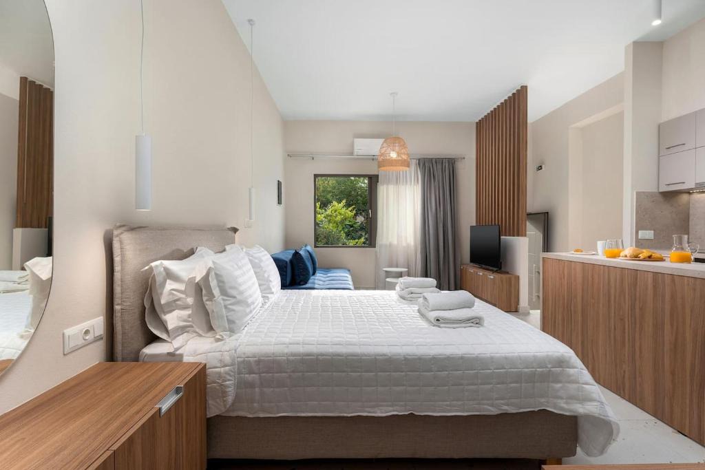 Panormos Apartment | Ble Residence, Stylish Apartment in Central Panormos