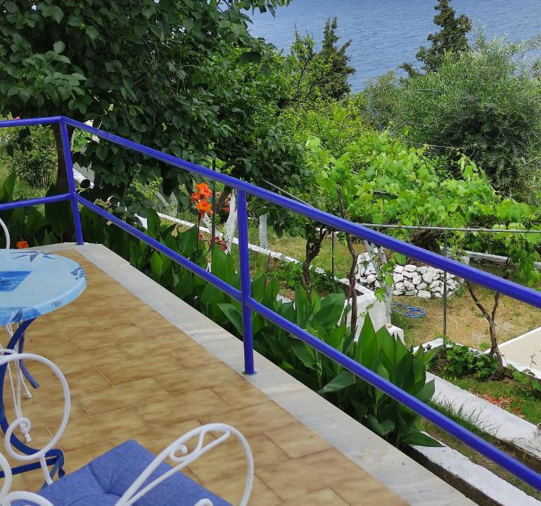 Benitses Apartment | Blue and white apartments 2
