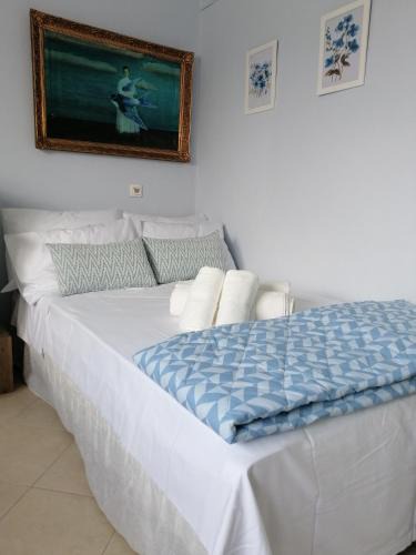 Spata-Artemida Apartment | Bluefullstop-Μπλε Τελεία
