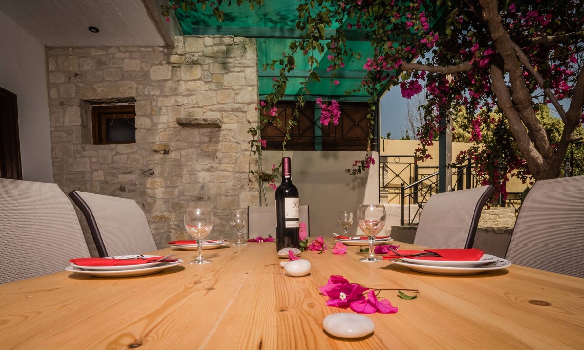 Pitsidia Apartment | BODIKOS HOUSE WITH POOL