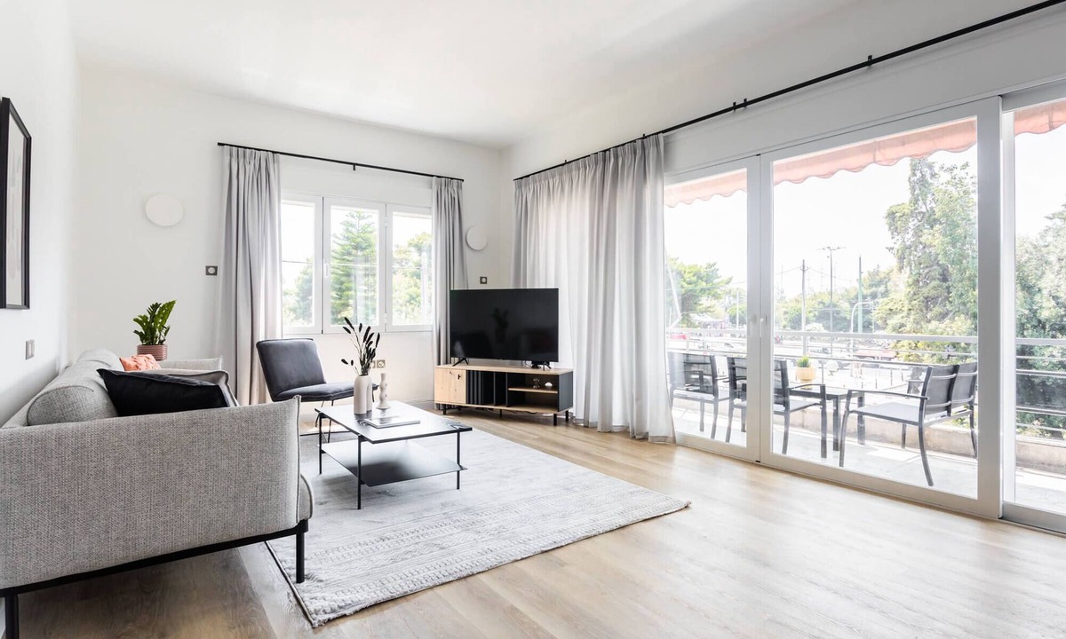 Palaio Faliro Apartment | Breezy 2BR Apartment by Marina Flisvos